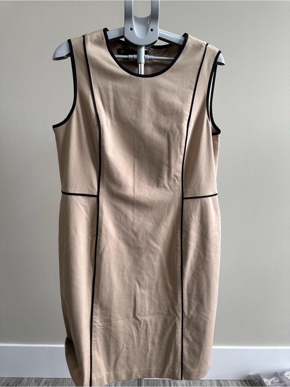 Jones New York Beige Sheath Dress with Black Piping